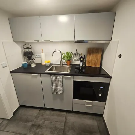 Stylish - Renovated & شقة كاسيل