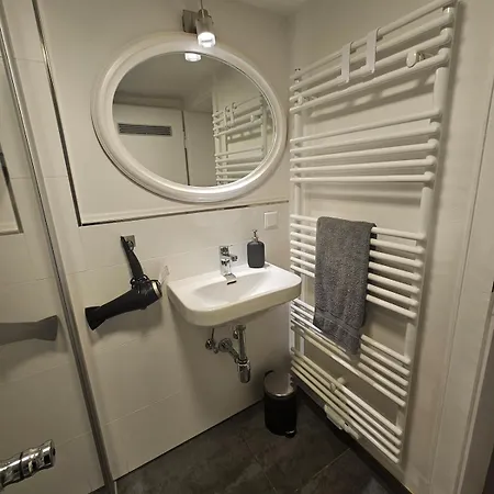 Stylish - Renovated & Apartment *